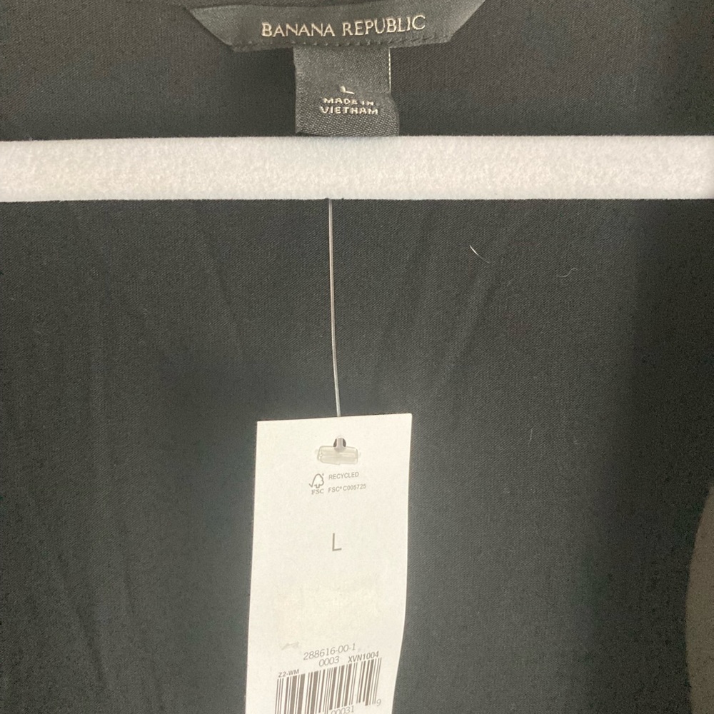 NWT Banana Republic black pull over open front top. Size L - Picture 4 of 5